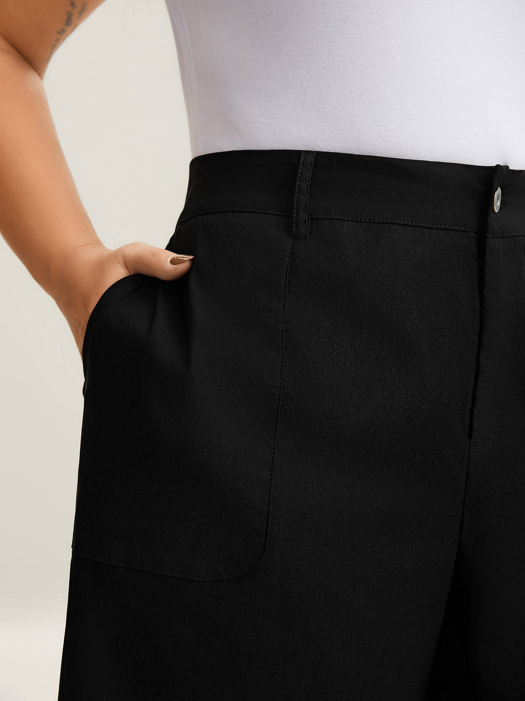 Rubber Waist Zipper Pockets Shorts