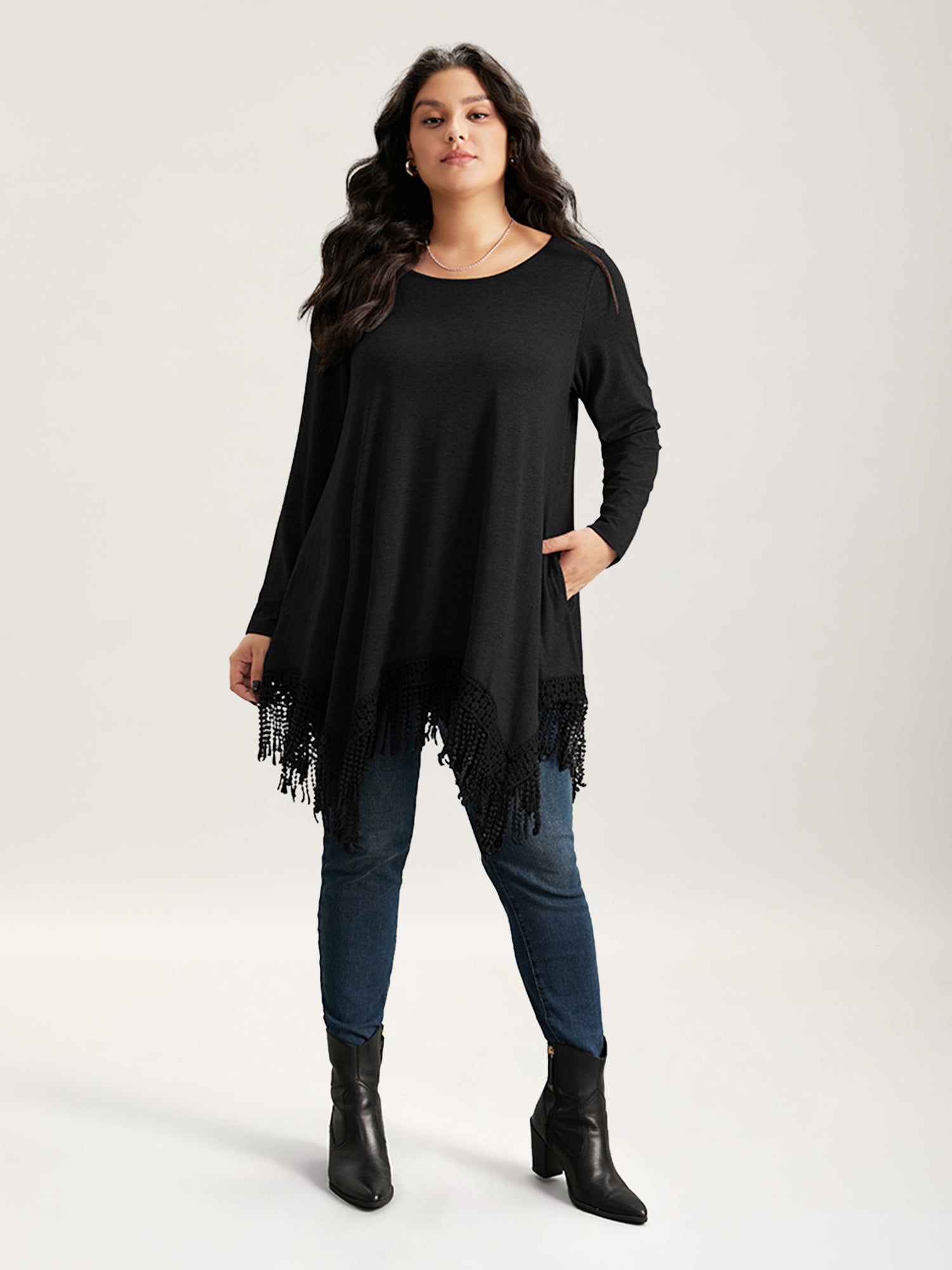 Solid Tassels Trim Pocket Asymmetrical Hem T-shirt
