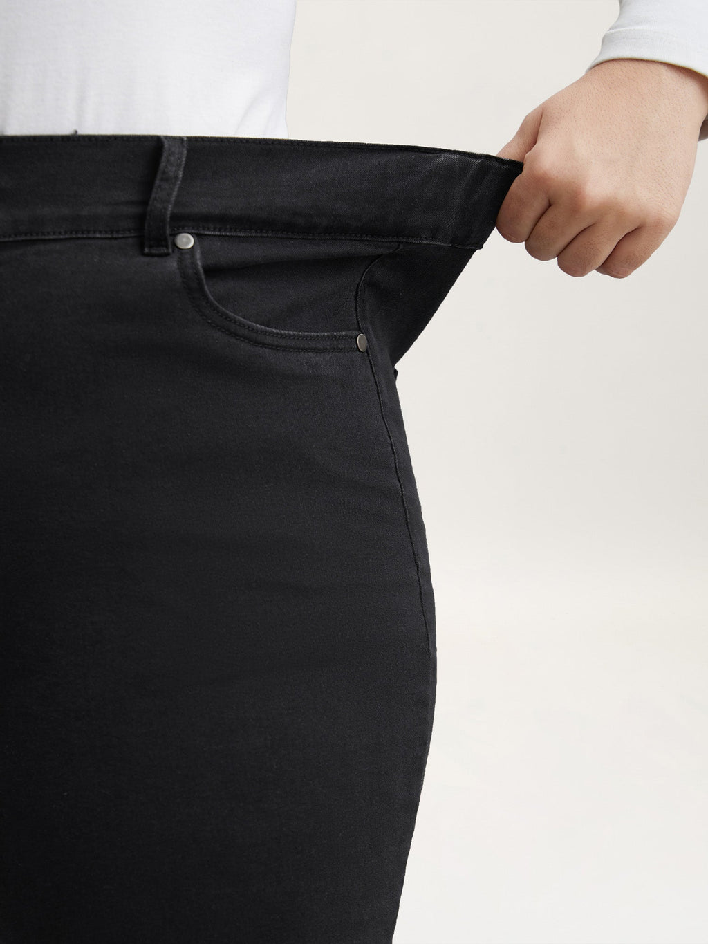 Buttons Mid-Rise Curvy Skinny-Fit Jeans