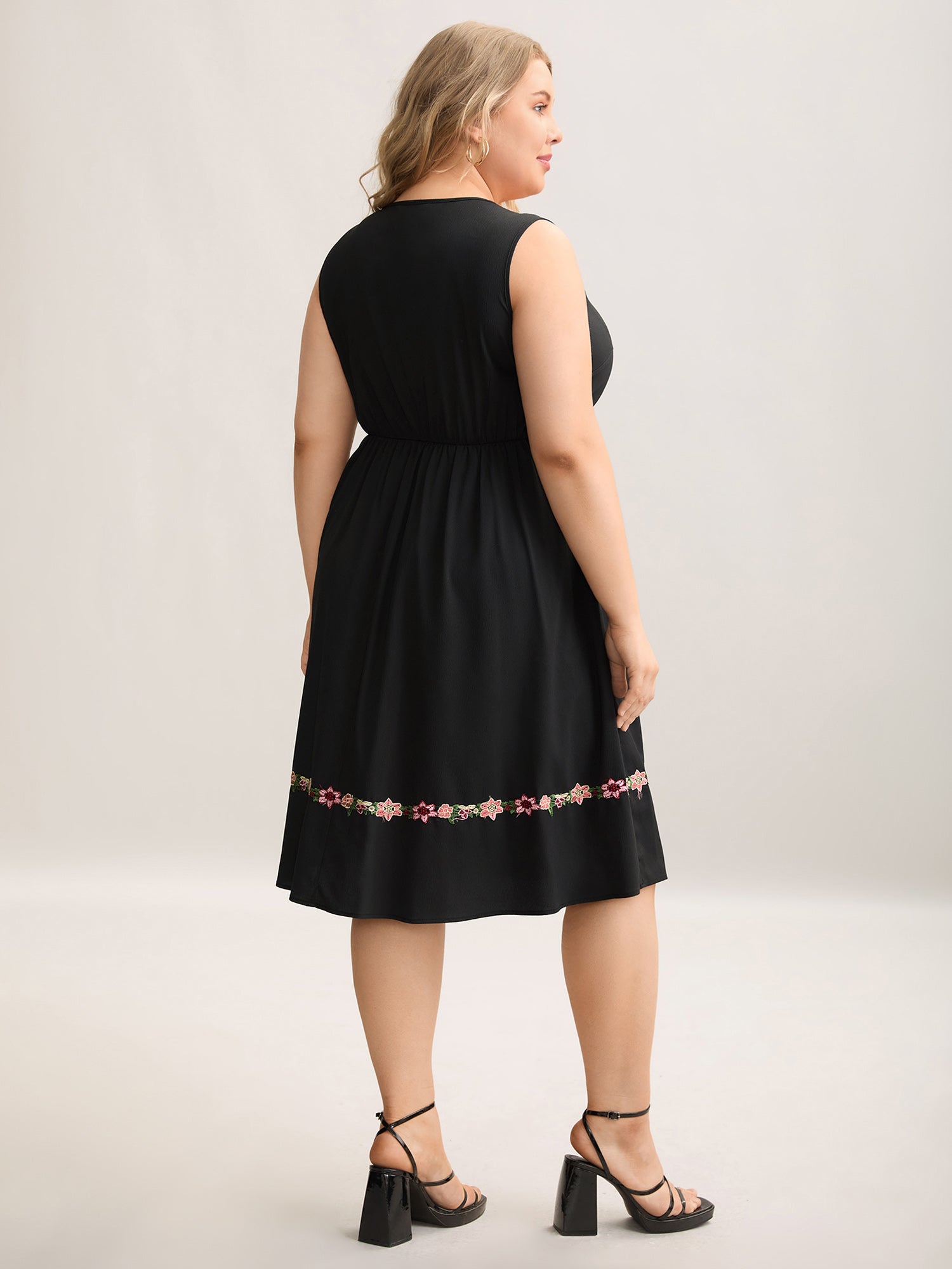Woven Plain Floral Neckline Sleeveless Midi Dress