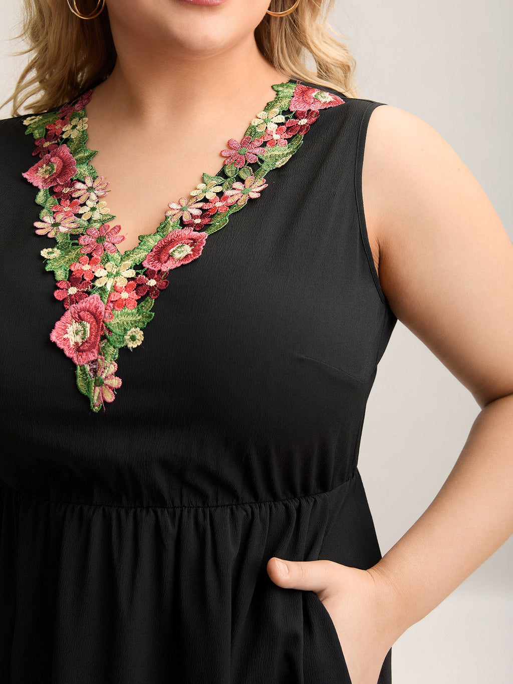 Woven Plain Floral Neckline Sleeveless Midi Dress