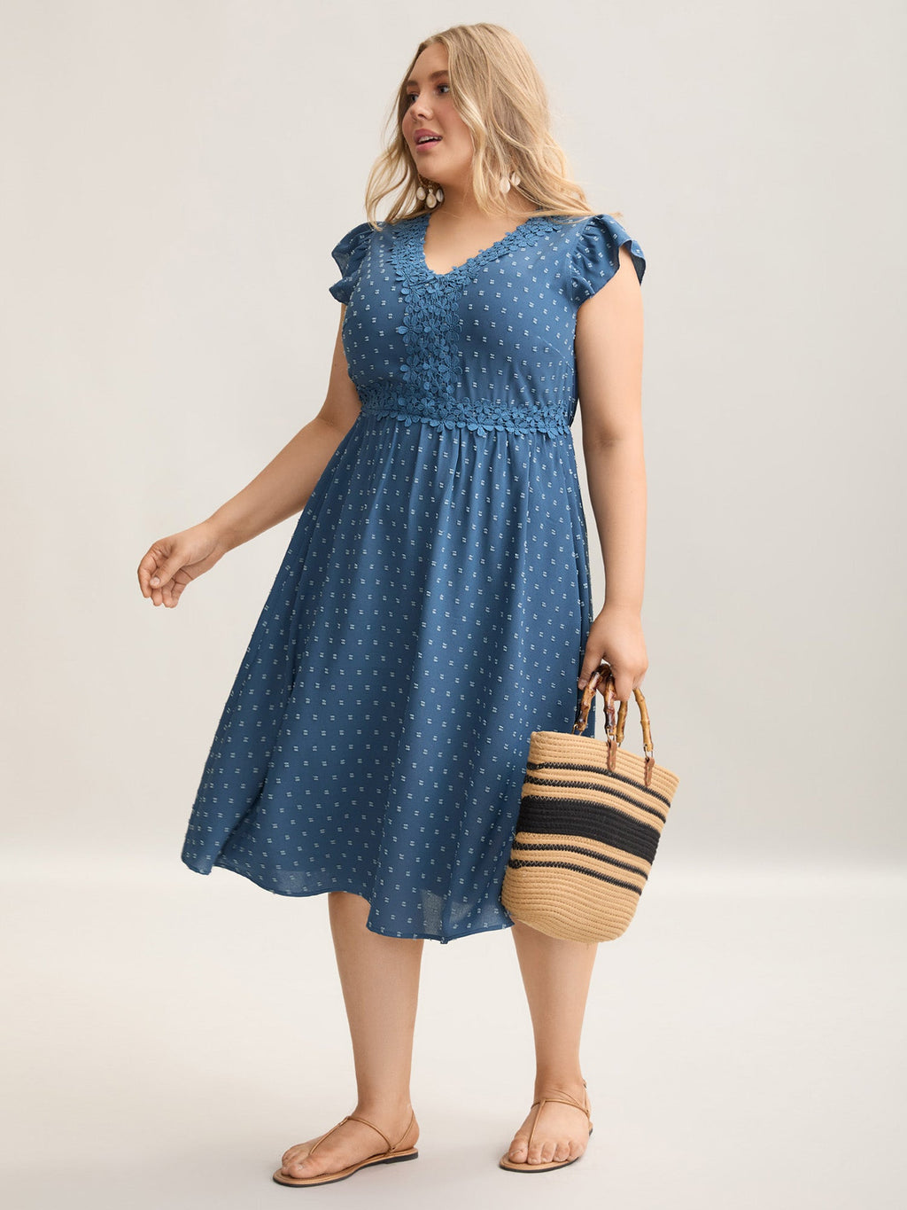 Lace Textured Spliced Pockets Midi Dress