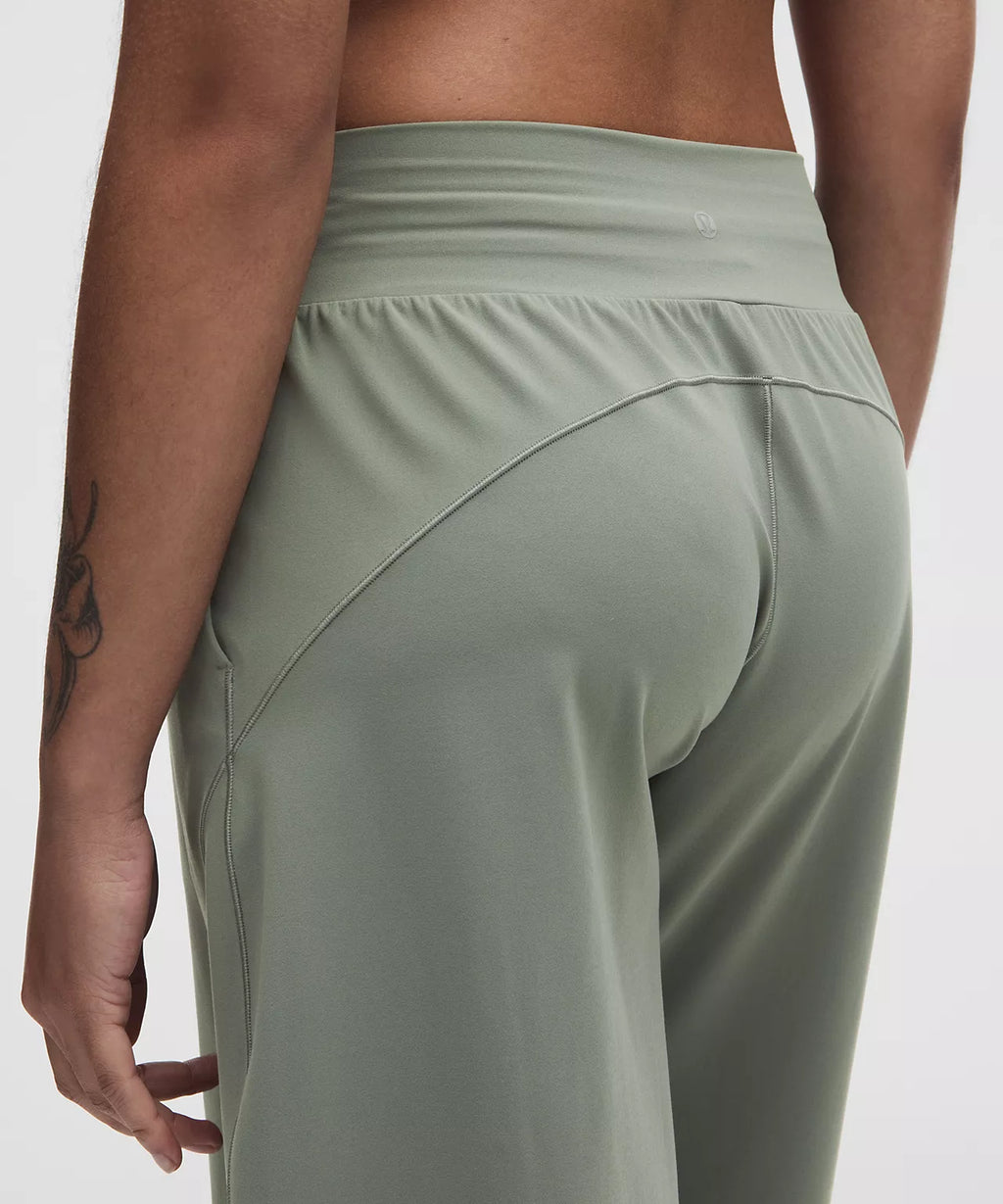 Groove Mid-Rise Relaxed Bermuda Short