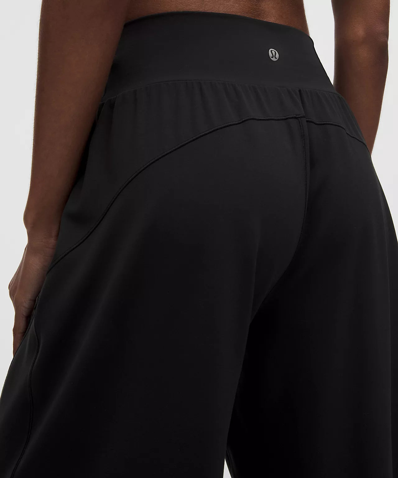 Groove Mid-Rise Relaxed Bermuda Short